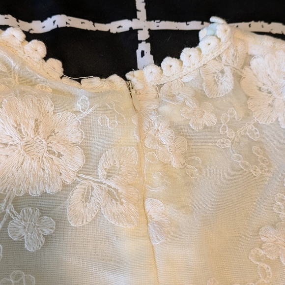 Kids Cream Lace Dress - Picture 4 of 8